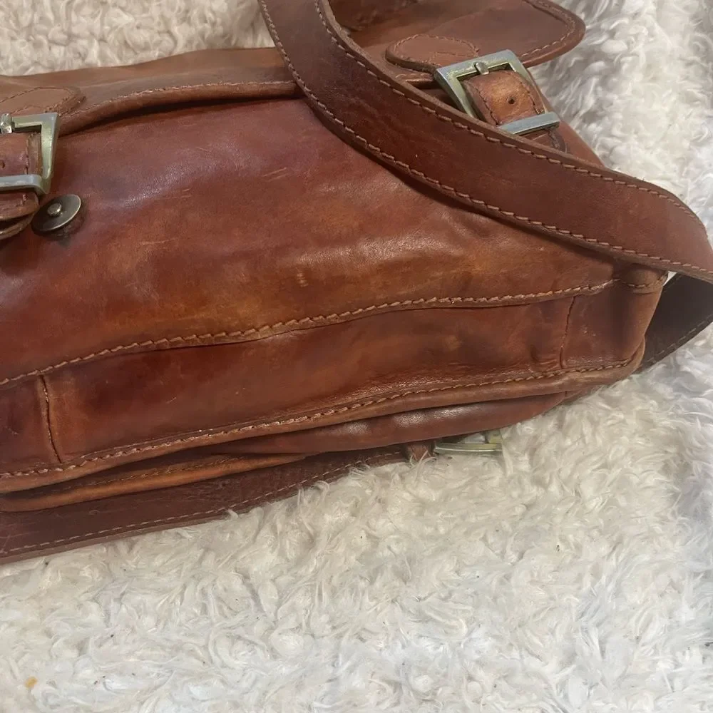 Vera pelle made in Italy leather faded brown messenger Bag with rustic hardware